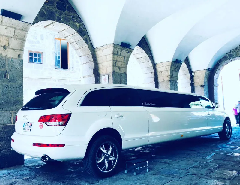 Limousine Audi Q7 pour votre EVG à Montpellier | Enterrement de vie de garçon
