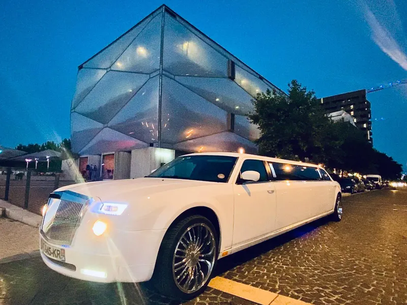 Limousine Phantom pour votre EVG à Montpellier | Enterrement de vie de garçon
