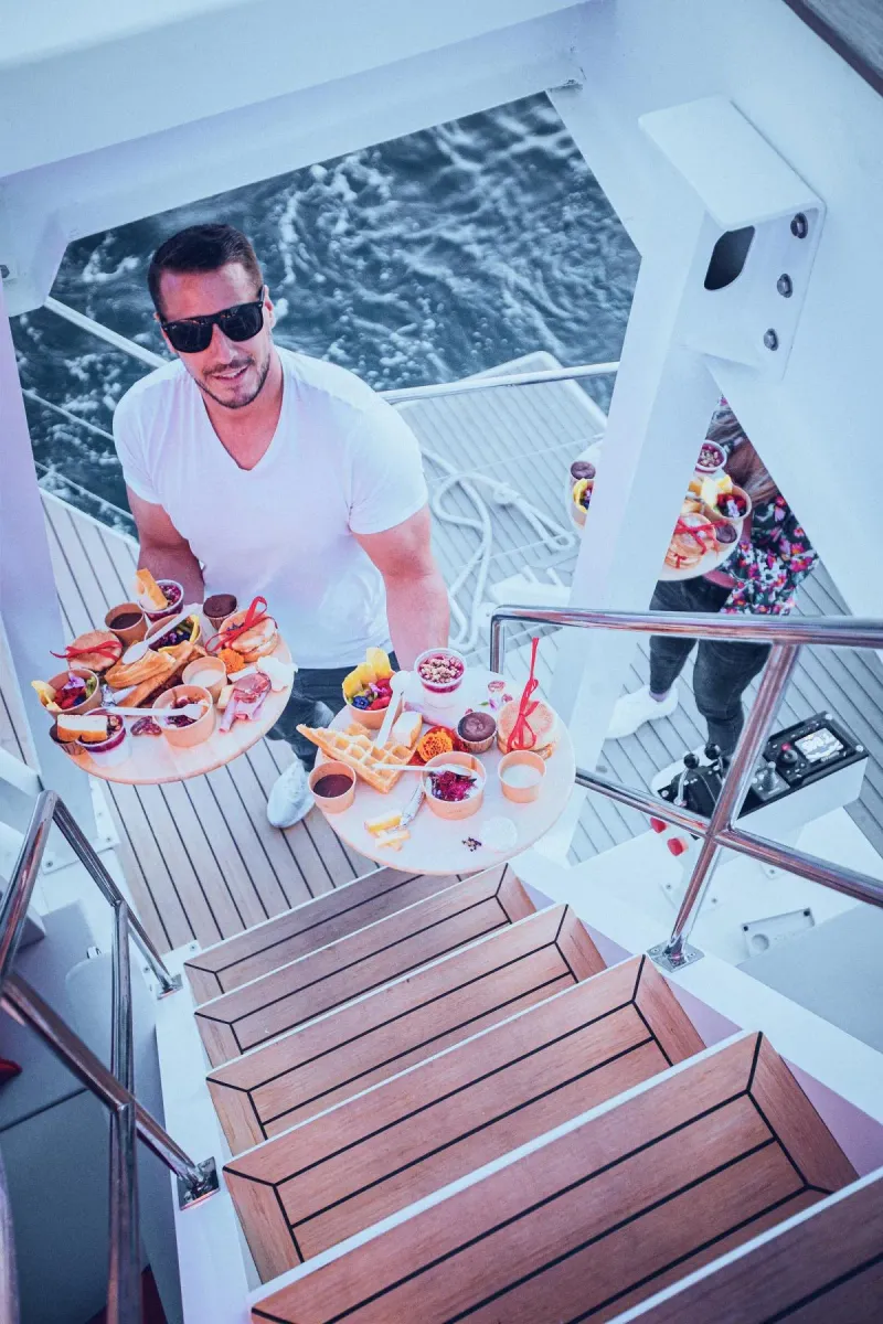 Catamaran brunch pour votre EVG à Montpellier | Enterrement de vie de garçon