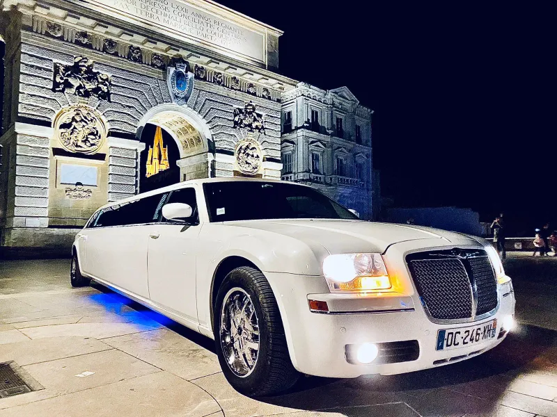 Limousine Chrysler pour votre EVG à Montpellier | Enterrement de vie de garçon